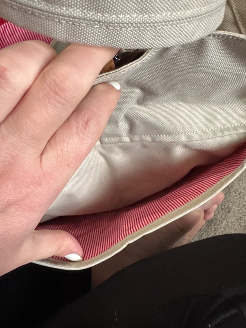 Herschel Retreat Tote - Picture 6 of 11